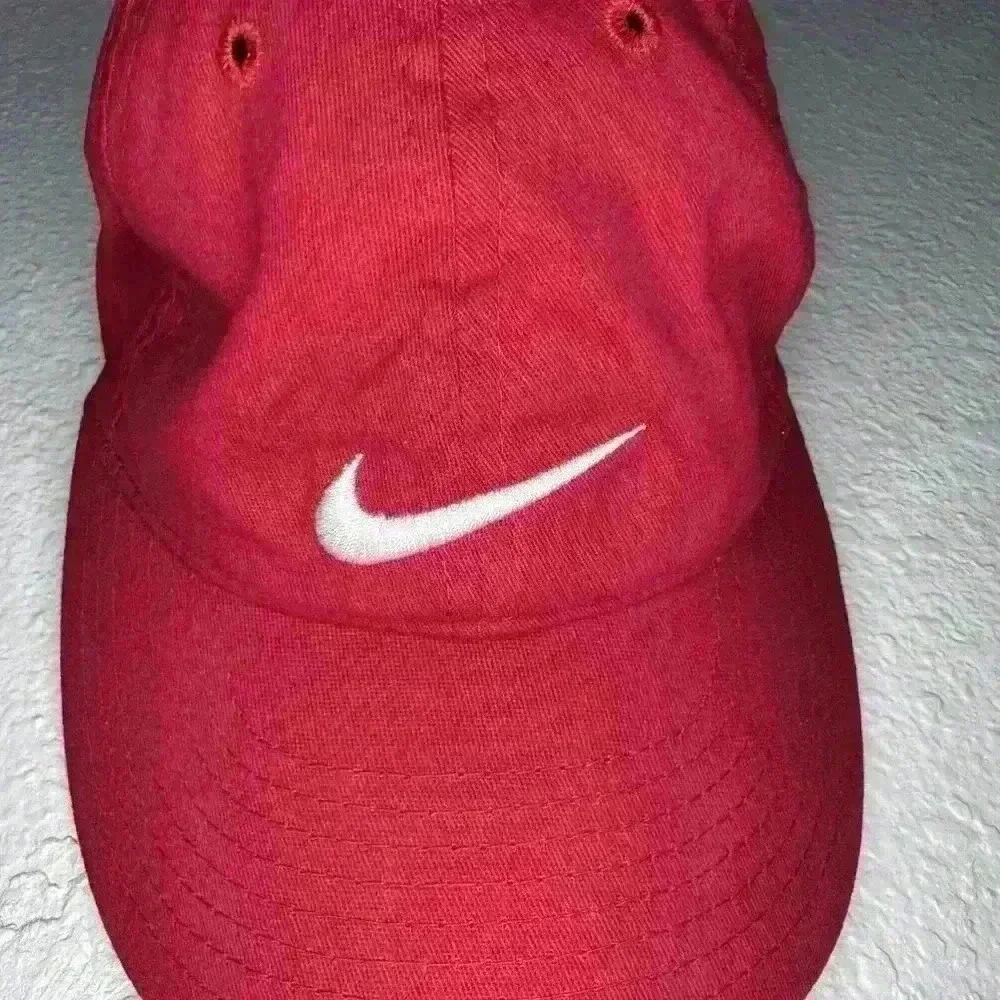 Nike Child’s Hat Red With Swoosh White Logo, Size 4-7 Kids - Picture 2 of 6